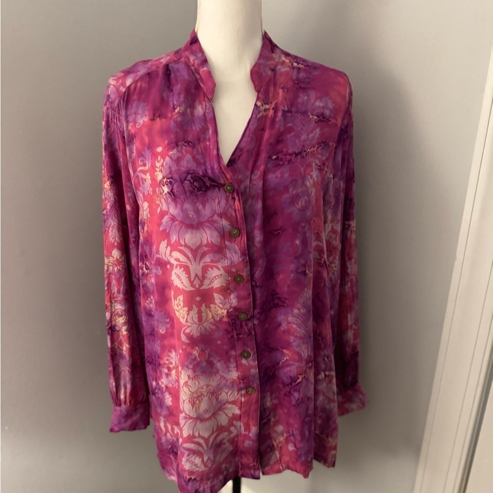 Soft surroundings Beautiful Batik style blouse. Fuchsia-purples.  Size Large